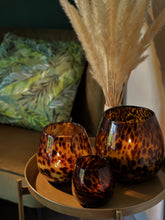 Lade das Bild in den Galerie-Viewer, Bauchige Vase - Leopard Braun
